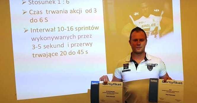 Trener Piotr Kwiecień ukończył kurs przygotowania motorycznego